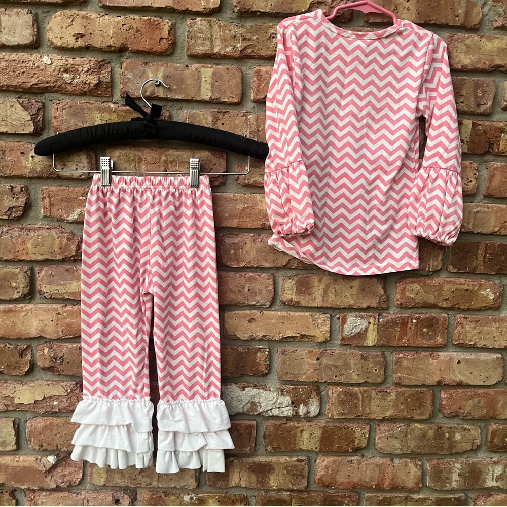CHEVRON GIRLS PINK WHITE RUFFLED LONG SLEEVE PANT SET XL